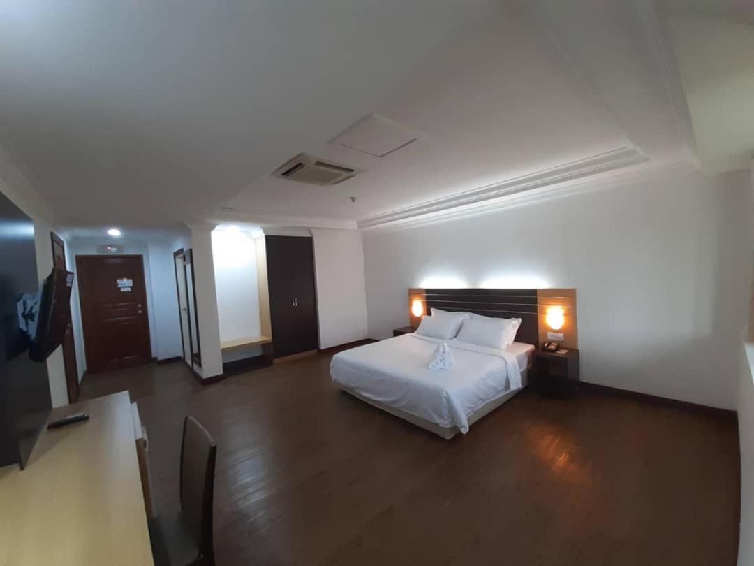Sara Hotel Labuan Exterior photo